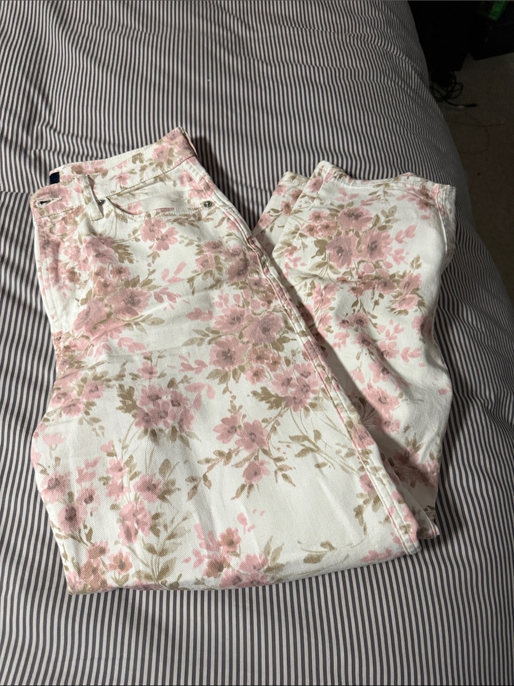 Women’s Gap Factory floral barrel denim pants size 4 - Picture 2 of 6